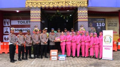 PC Bhayangkari Tulang Bawang Berikan Bingkisan Untuk Pos Pam dan Pos Yan Operasi Ketupat Krakatau 2024