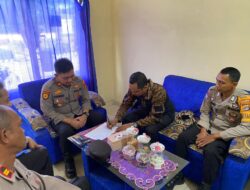 Warga Tumijajar Serahkan Senpi Rakitan Ke Kantor Polisi.