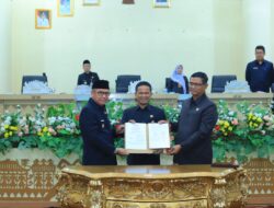 Pj Bupati Tuba Ferli Yuledi Hadiri Rapat Paripurna DPRD