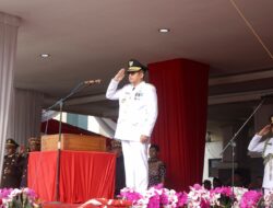 Pj Bupati Tulang Bawang Ferli Yuledi Pimpin Upacara HUT RI Ke-79 Tahun 2024