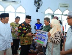 Pj Bupati Tuba Hadiri Pendistribusian Bantuan Bedah Rumah, UMKM Dan Bantuan Pendidikan Oleh Baznas