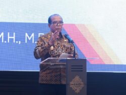 Pers Sebagai Pilar Ke Empat, Mengawal Demokrasi, Mengontrol Kebijakan