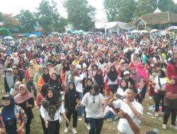 Kedua Kubu Antara Tim Nona Dan KoKo Menggelar Jalan Sehat Dan Senam Masal