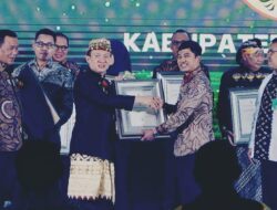 Pj Bupati Pringsewu Terima Penghargaan STBM Award 2024