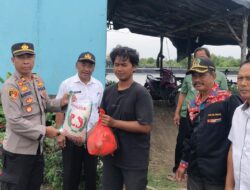 Polres Tulang Bawang Berikan Bansos Kepada Masyarakat Terdampak Bencana Alam Angin Puting Beliung