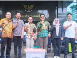 Bawaslu Tulang Bawang Serahkan Ratusan Barang Bukti Ke Mahkamah konstitusi (MK)