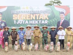Ikuti Penanaman Jagung Serentak 1 Juta Hektar, Polres Tulang Bawang Juga Gelar Bakti Kesehatan dan Pembagian Bansos