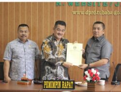 Ketua KPU Tubaba Serahkan SK Penetapan Calon Terpilih Ke DPRD
