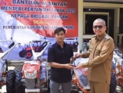Pj Bupati Tuba Ferli Yuledi Serahkan Bantuan Kepada Brigade Pangan