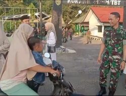 Wujud Kepedulian Di Bulan Suci Ramadhan Anggota Koramil Bagi Bagi Takjil