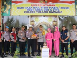 Kapolres Bersama Ketua Bhayangkari Cabang Tuba Kunjungi dan Berikan Bingkisan ke Pos Ops Ketupat Krakatau 2025