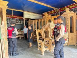 Satuan Samapta Polres Tulang Bawang Gelar Patroli Jalan Kaki dan Sosialisasikan Layanan Hotline 110