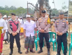Polres Tulang Bawang Kerahkan Puluhan Personel Amankan Ibadah Hari Raya Galungan di 12 Pura