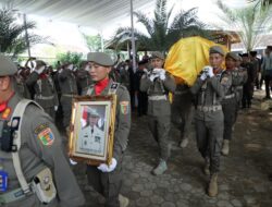 Tokoh Lampung Bachtiar Basri Dimakamkan, Gubernur Rahmat Mirzani Pimpin Penghormatan Terakhir