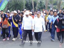 Pagi Meriah di Tulang Bawang: Bupati dan Ribuan Warga Bersatu di Jalan Sehat Kemerdekaan