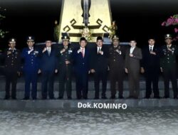 Malam Renungan di Taman Pahlawan: Bupati & Wabup Tulang Bawang Teguhkan Janji Setia pada Negeri