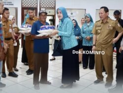 Pemkab Tulang Bawang Bersama 1000 Guru Bantu Pengemudi Ojek Lewat Program Udang Manis Berbagi