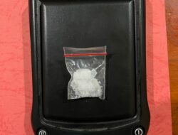 Digerebek Senja Hari, Ibu Rumah Tangga Di Tulang Bawang Simpan Sabu, Satresnarkoba Bongkar Transaksi Gelap Di Way Dente