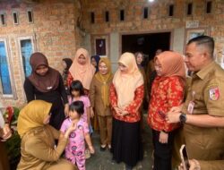 Ketua TP PKK Herlinawati Menghadiri Kegiatan Gerebek Stunting Di Posyandu Mawar