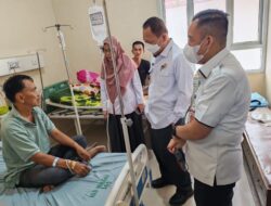 Bupati Tulang bawang Qudrotul Ikhwan Tinjau Langsung Kondisi Korban Keracunan MBG