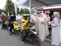 Ketua PKK Dan DWP Pemprov Lampung Mengelar Aksi Berbagi Takjir