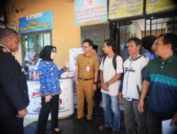 Bupati Way Kanan Ayu Asalasiyah Tinjau Pelayanan Samsat