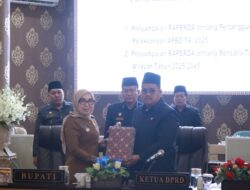 Bupati Way Kanan Ayu Asalasiyah Hadiri Rapat Paripurna DPRD