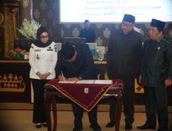 DPRD Way Kanan Resmi Mengesahkan Raperda Tentang Pertanggung Jawaban Pelaksanaan APBD Tahun 2025