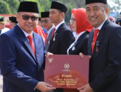 15 ASN Satpol PP Tulang BawangTerima Tanda Kehormatan Satyalancana Karya Satya